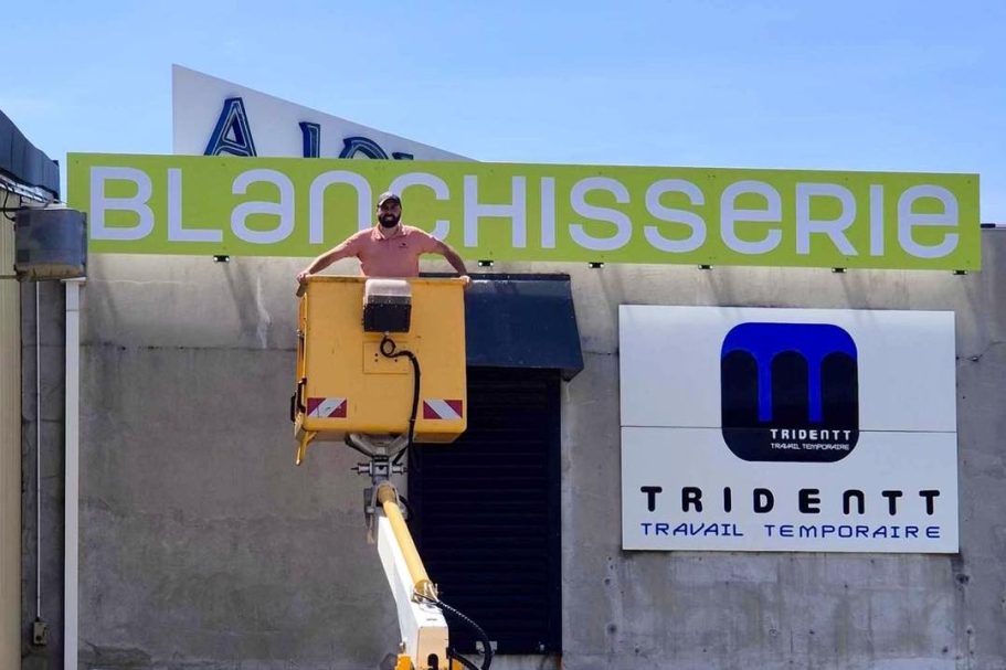 Panneau publicitaire chantier, immobilier, information, signalétique